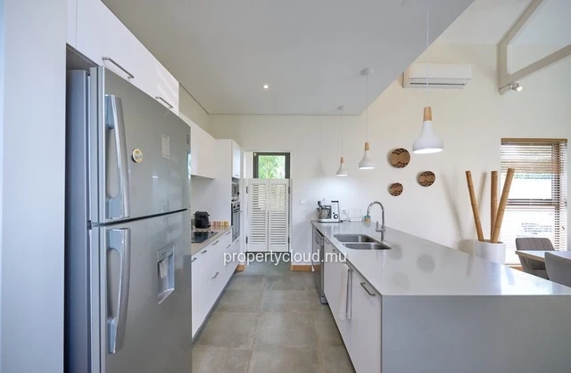A vendre magnifique villa dans une residence accessible aux etrangers à Grand Baie, La Salette.