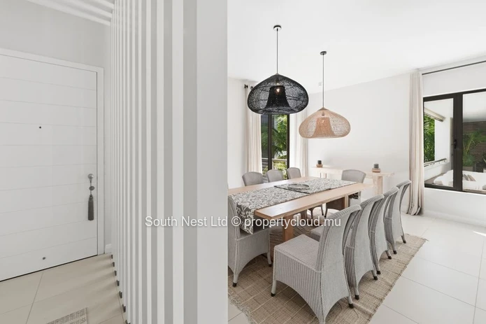 Penthouse de Luxe avec Accès Privé à la Baie de Merville