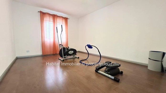 Unfurnished home for large family / rental investment