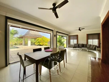 6 Bedroom Villa