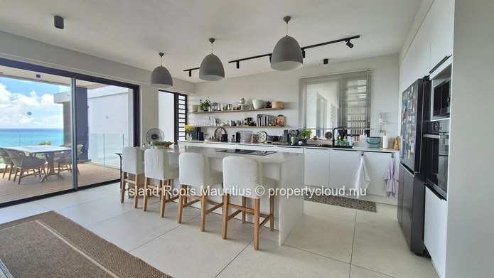 Penthouse d’Exception avec Piscine Privée et Vue Panoramique sur l’Océan à Pointe aux Canonniers
