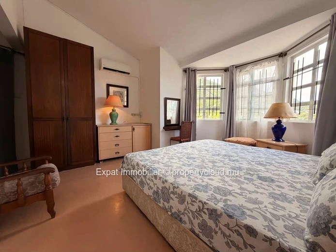 Maison familiale 5 chambres avec piscine et vue exceptionnelle – À louer à La Gaulette