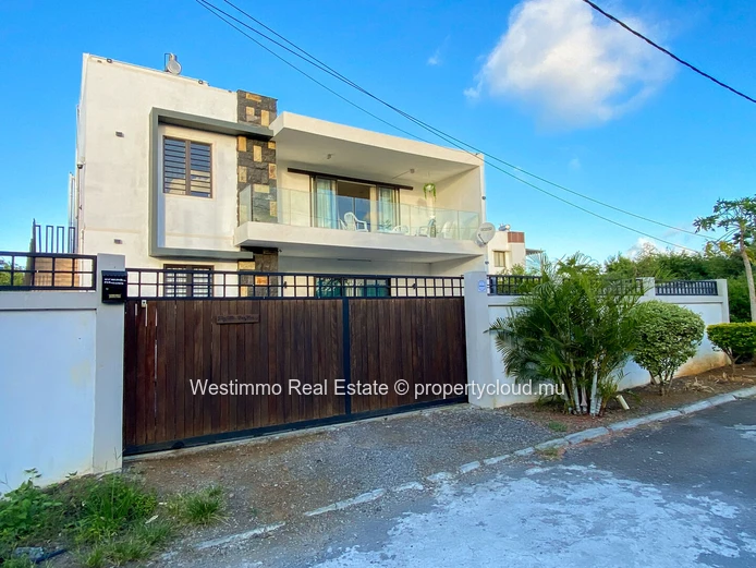 Modern 3-bedroom apartment for rent in the heart of Pereybere