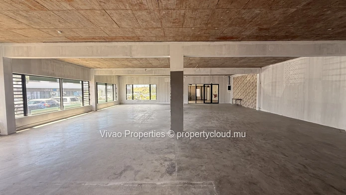 245m² Showroom & Office Commercial Space for Rent in Calebasses – Rs 170,000/month