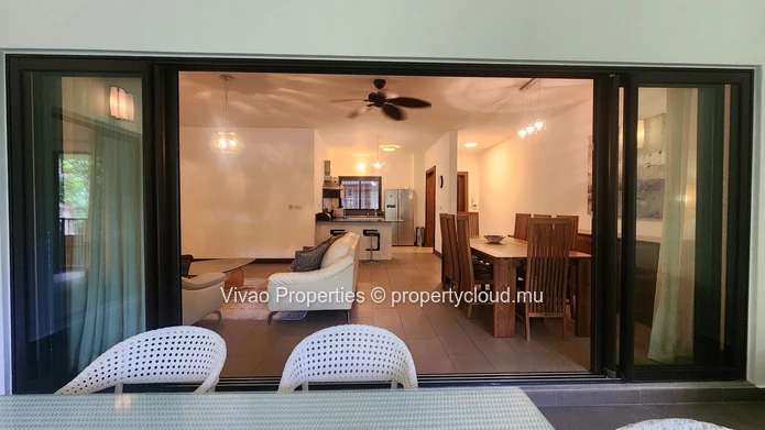 Appartement meublé 3 chambres à louer à Moka (172m²). Magnifique environnement donnant sur la rivière. Ref 16186.