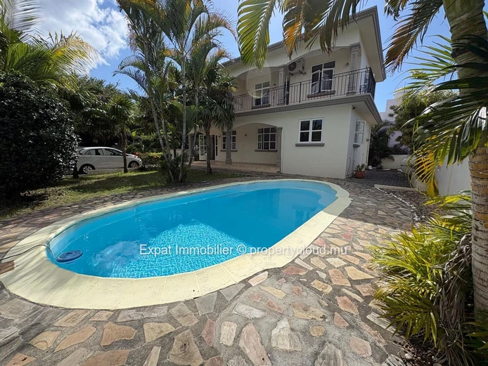 Villa Individuelle 3 Chambres Avec Piscine Et Jardin – Calodyne