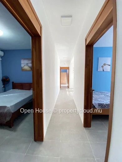 Vente Marché local - belle et grande villa lumineuse de 5 chambres entièrement meublée avec piscine privée - Calodyne