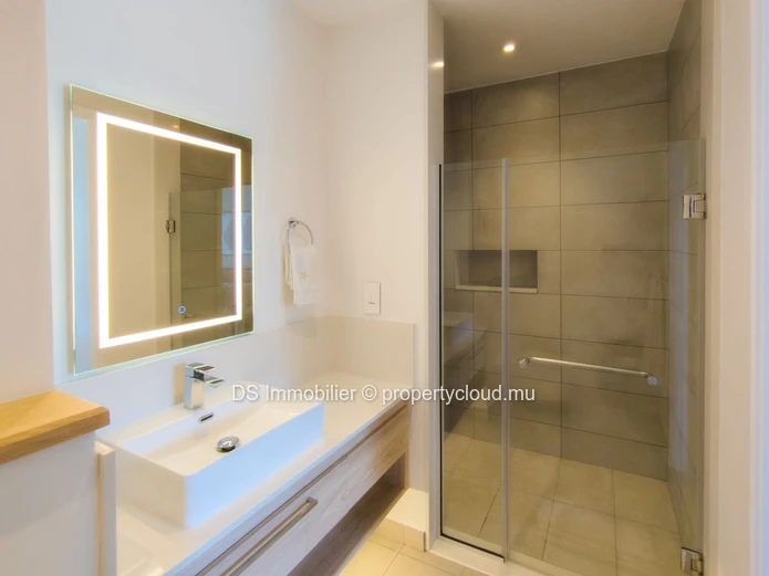Appartement Avec Jardin De 3 Chambres Pieds Dans L'eau À Louer À Grand Gaube - Nord