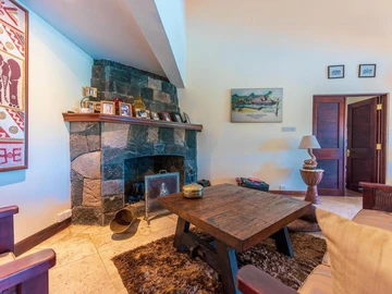 6 Bedroom Villa