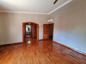 6 Bedroom Villa