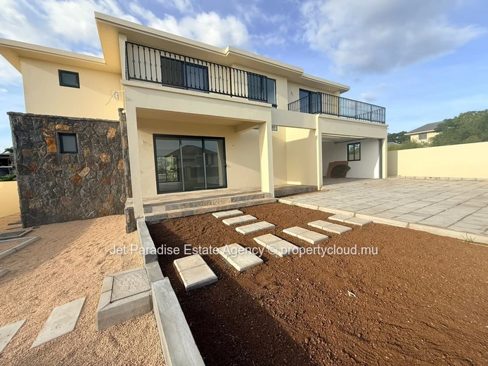 Villa Moderne de 4 Chambres dans un Domaine Sécurisé 
