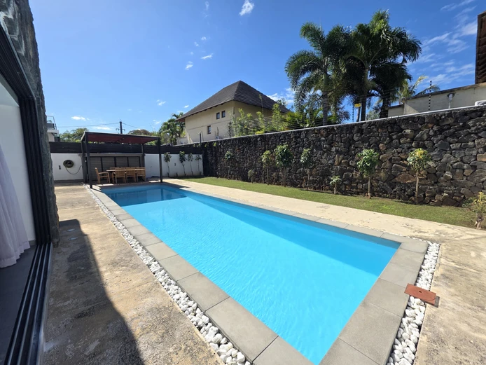 Magnifique villa en duplex meublée à louer au cœur de Grand Baie