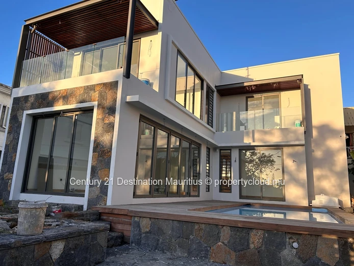 New Contemporary 4 bedroom-4 bathrooms Villa-Swimming pool-Trou aux biches , Morcellement Jhuboo