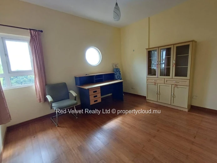 Appartement de 3 chambres entièrement meublé à vendre à Beau Bassin