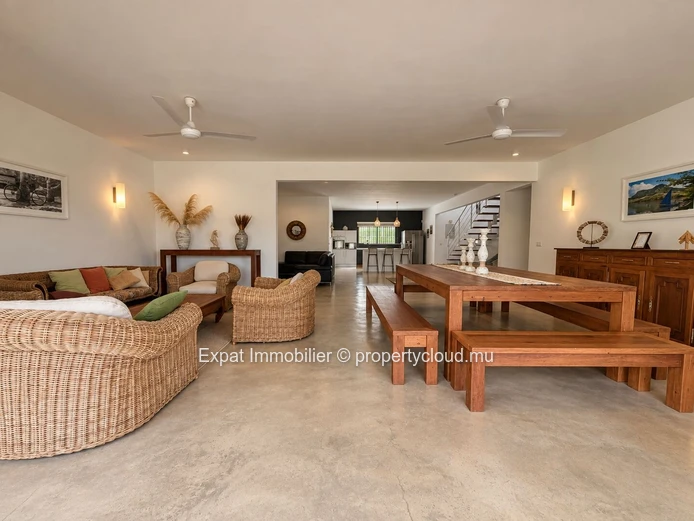 Stunning Renovated 3-Bedroom Ensuite Villa with Private Pool – Pereybere
