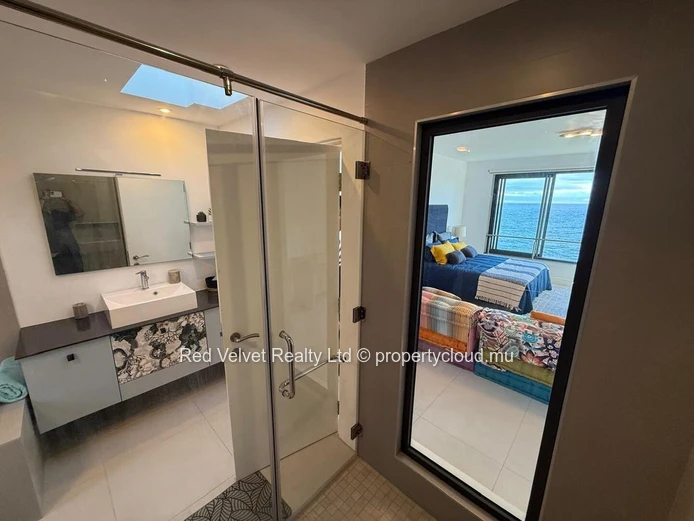 Penthouse meublé en front de mer avec vue sur l'océan à vendre — Flic en Flac