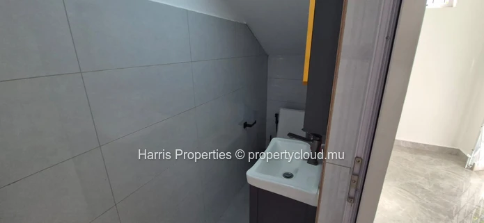 Beautiful individual duplex villa for rent in a pleasant and sought-after area of Grand Baie