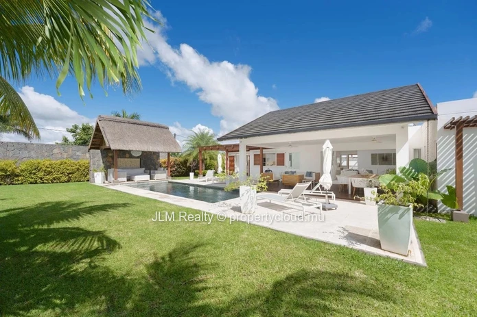Villa Meublée avec Piscine à Vendre à Grand Baie, Île Maurice