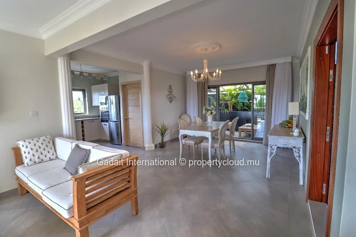 Penthouse contemporain à Trou aux Biches – Vue dégagée et plage à 200 mètres