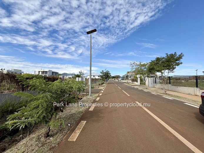 Beau terrain dans Magenta Parkside