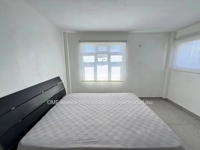2 bedroom apartment with sea views