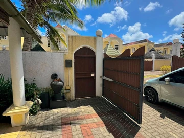 3 Bedroom Townhouse, Duplex