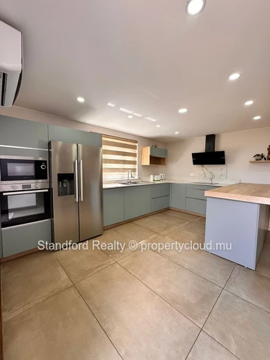 Villa de 5 Chambres à Vendre – Balaclava (Royal Park), Nord