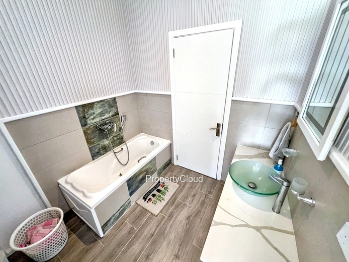 À Vendre - Penthouse De 2 Chambres - Poste Lafayette/Roches Noires