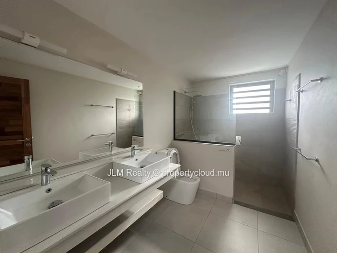 For Rent : Spacious Villa with Private Pool and Mountain View in Tamarin, Mauritius
