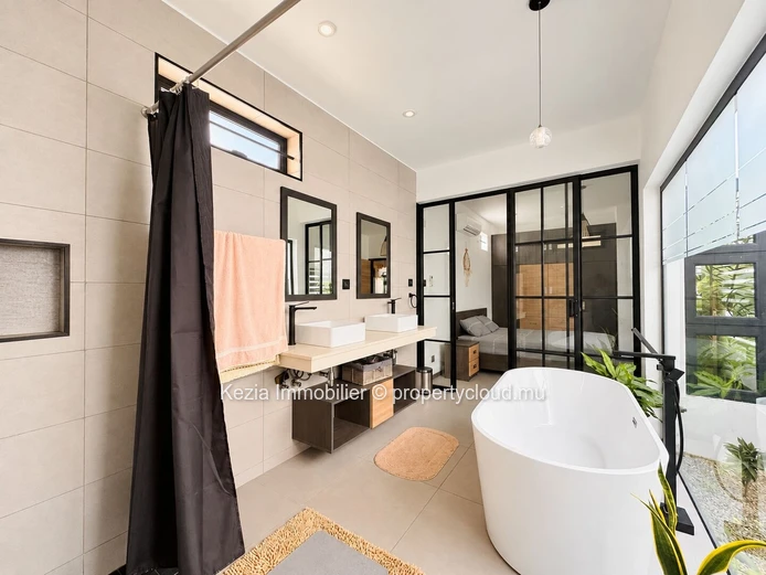 An Intimate Villa Just A Few Steps From The Beach
