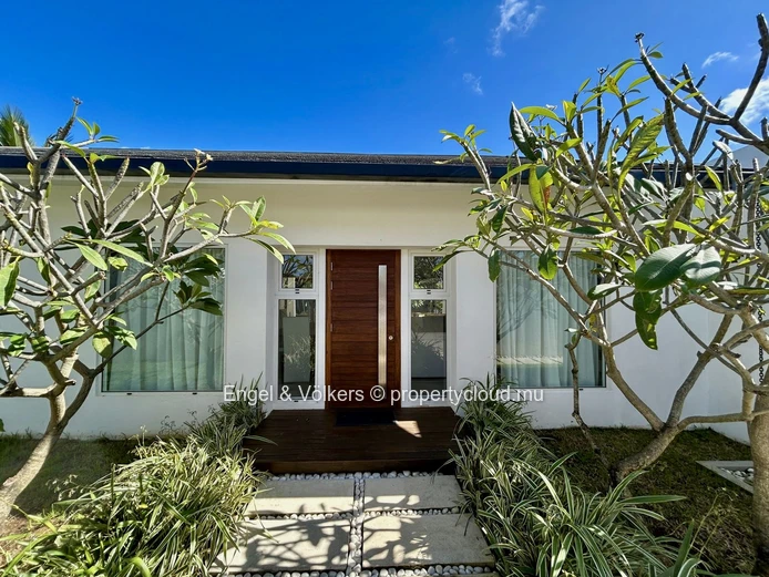 Exceptional Luxury Home for Sale – Secure Residence Near Amenities