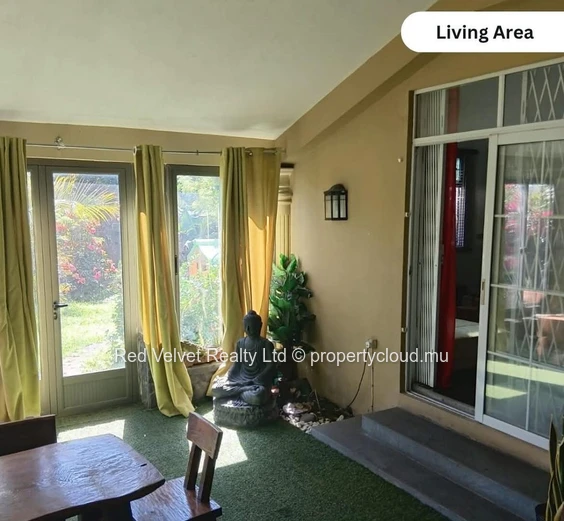 Spacieuse maison à vendre à Trianon | Opportunité de conversion résidentielle ou commerciale