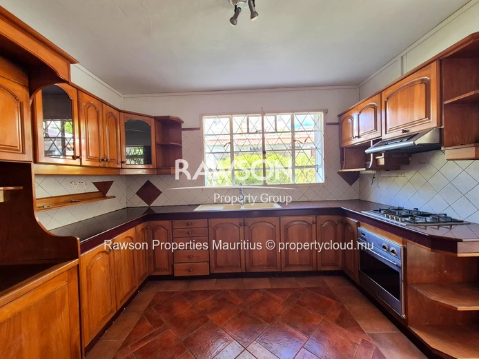 Maison à vendre à Floréal – 5 chambres, jardin, proche de C-Care Darne