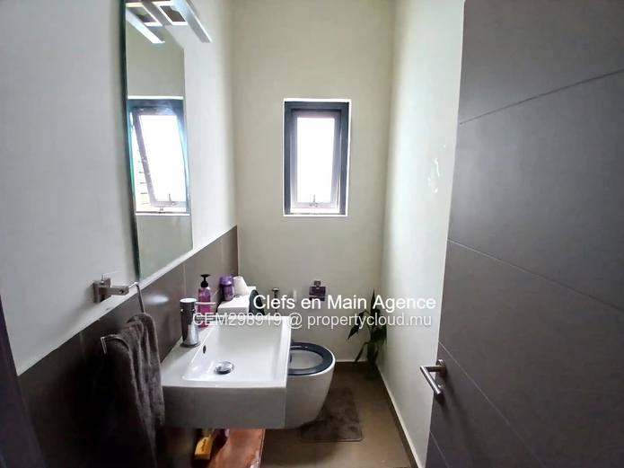 Duplex de Luxe Meublé à Louer – Azuri Village, Roches Noires