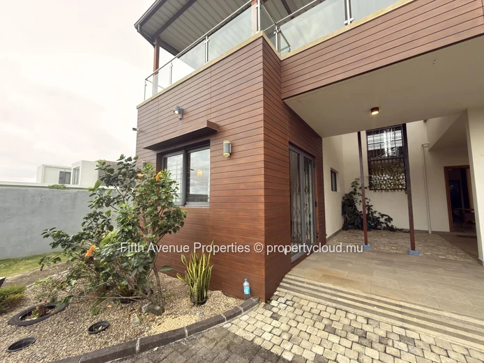 Highlands - 5-Bedroom Family House with Attached Independent Apartment