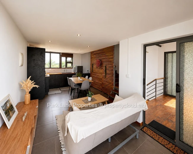 Stylish Three-Bedroom Apartment in the Heart of Bain Boeuf