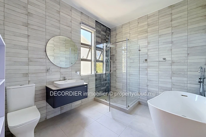 Contemporary elegance in the heart of Pereybère
