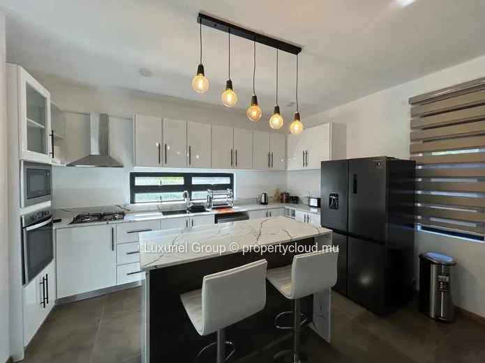 Villa Moderne À Louer À Péreybère – Confort, Sécurité Et Élégance