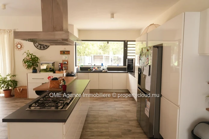 Magnificent 340 m² Villa | 5 Bedrooms