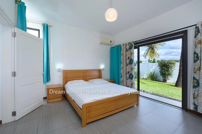 Seafront! Stunning 4-Bedroom Villa With Sea & Mountain Views In Belle Mare - Mauritius