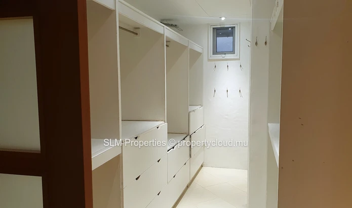 Floréal - Appartement en rez-de-chaussée de 185 m²