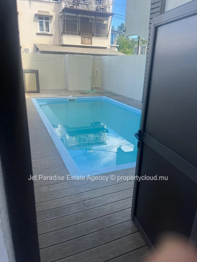 Appartement Meublé 3 Chambres avec Terrasse et Piscine - 2 minutes à  pieds de la plage. 