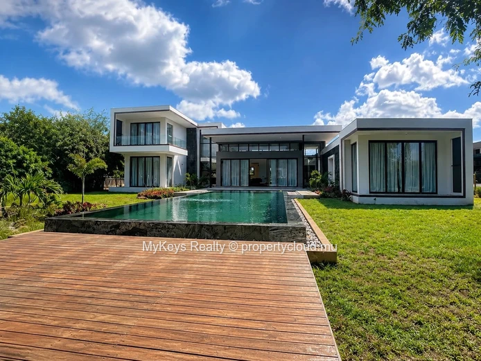 Exceptional 5-Bedroom Villa for Rent - Tamarin