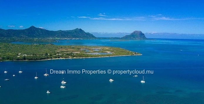 3-bedroom villa in an estate between the sea and the mountains in Black River - Mauritius