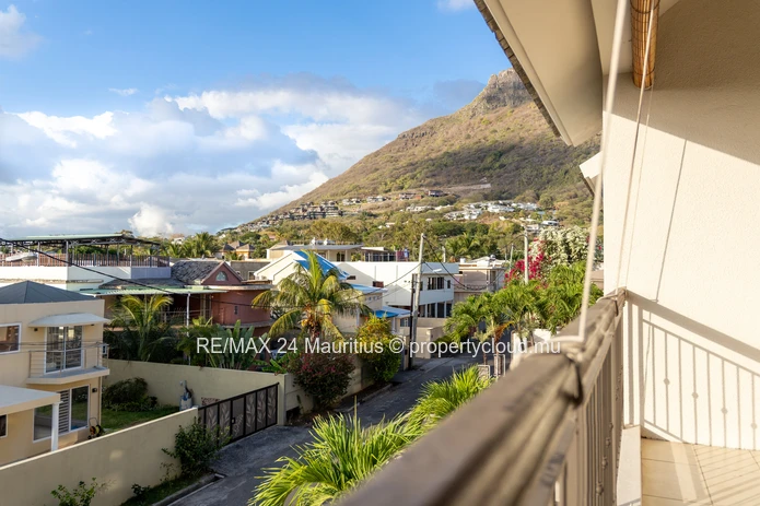 2-Bedroom Apartment near La Preneuse Beach