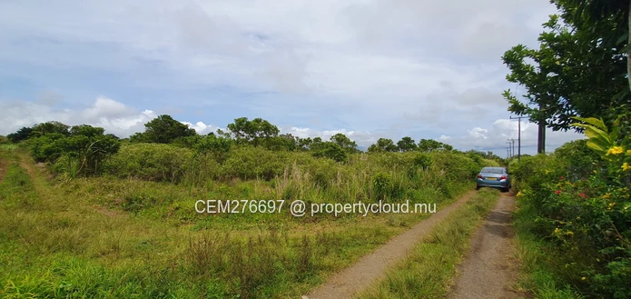 Terrain résidentiel/commercial de premier ordre à vendre – Camp Fouquereaux