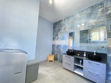 5 Bedroom Villa