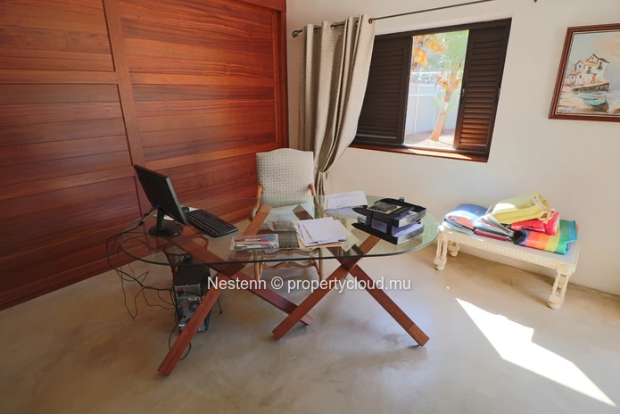 Residential estate with 1 villa and 4 bungalows - With license. 