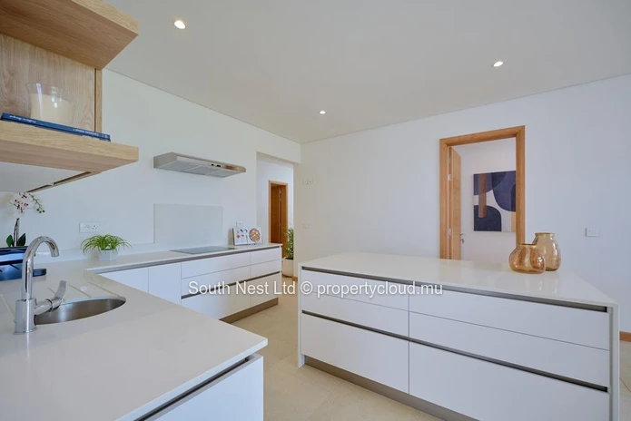 Elegant Garden Apartment in a Prestigious Residence – Belle Vue Harel