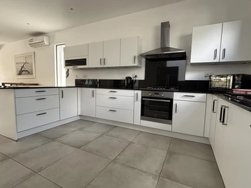 4 Bedroom Villa